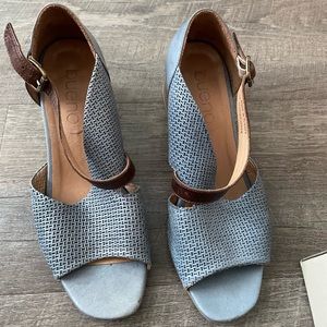 Love this confortable shoes.